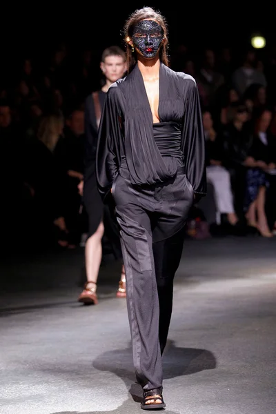 Look 14